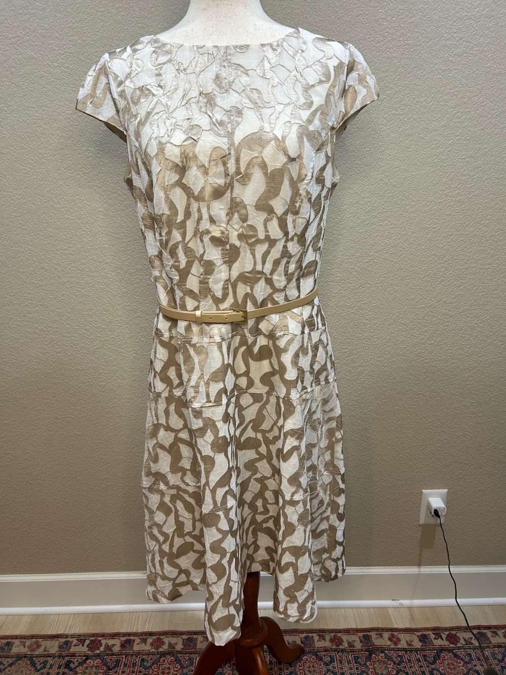 Anne Klein Elegant Tan and Cream Cap-Sleeve Dress 12